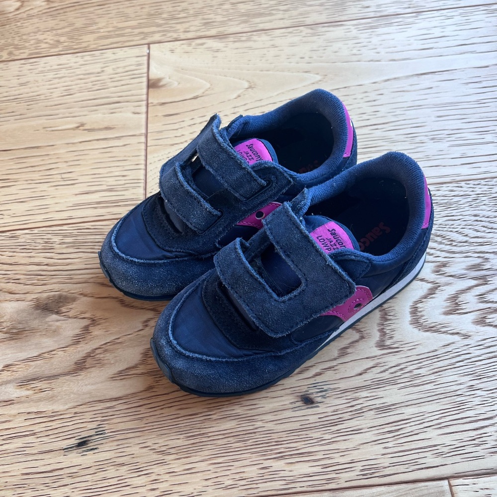 Girls Saucony tennis shoes.